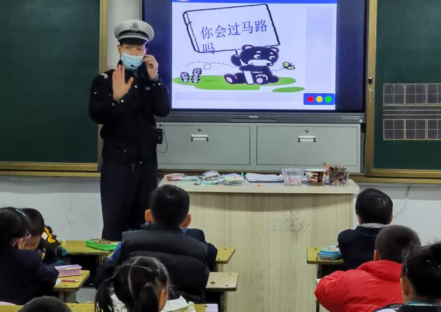 宣传教育打出一套组合拳针对村庄学生交