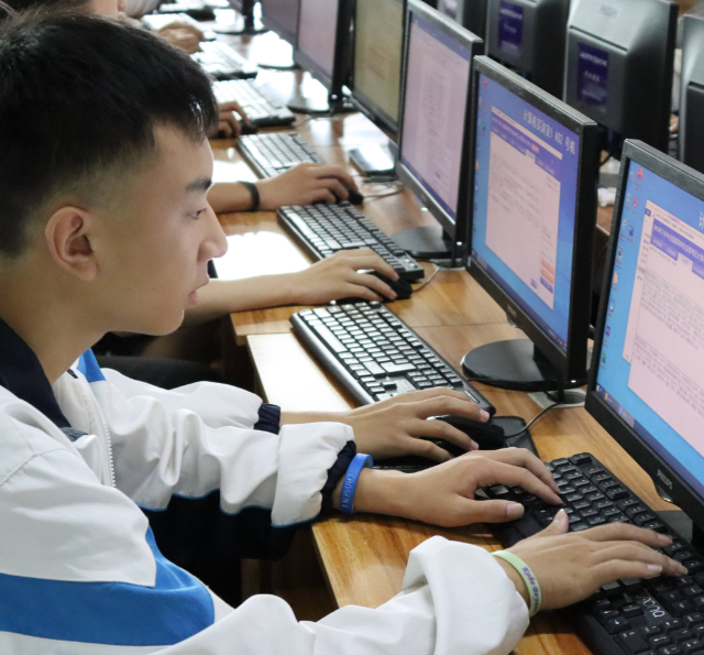 在课堂上学会评价AI信息的学生往往能更